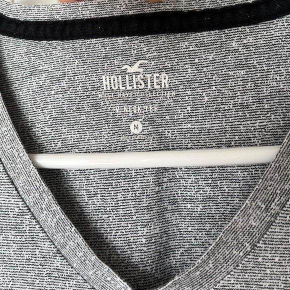 Hollister mens must have collection V Neck Tee Medium Gray Prep Cotton - Picture 3 of 6